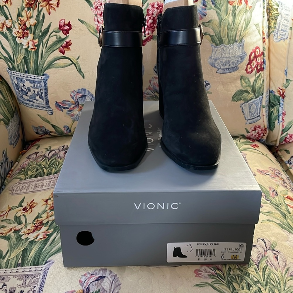 Vionic Tenley black boot